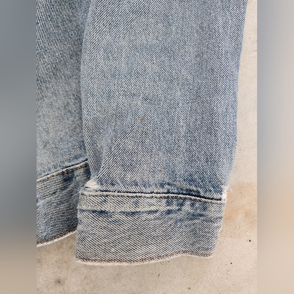 Denim & Co Distressed Jean Jacket Denim Light Wash Size 4 - Picture 9 of 10